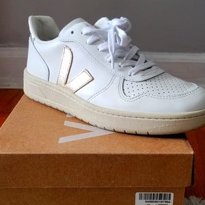 Veja metallic sneaker